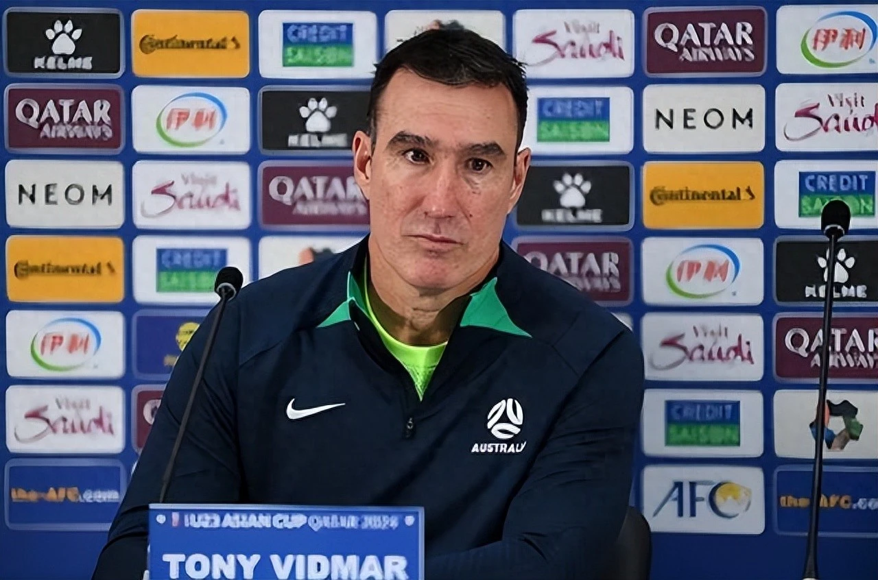 他伸臂够到 他伸臂够到