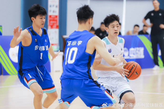 div, img, 王显喆 div, img, 王显喆