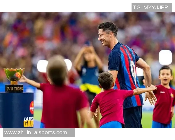 不要首发！不要更衣室位置！西媒曝莱万只想留在巴萨，不续约就退役